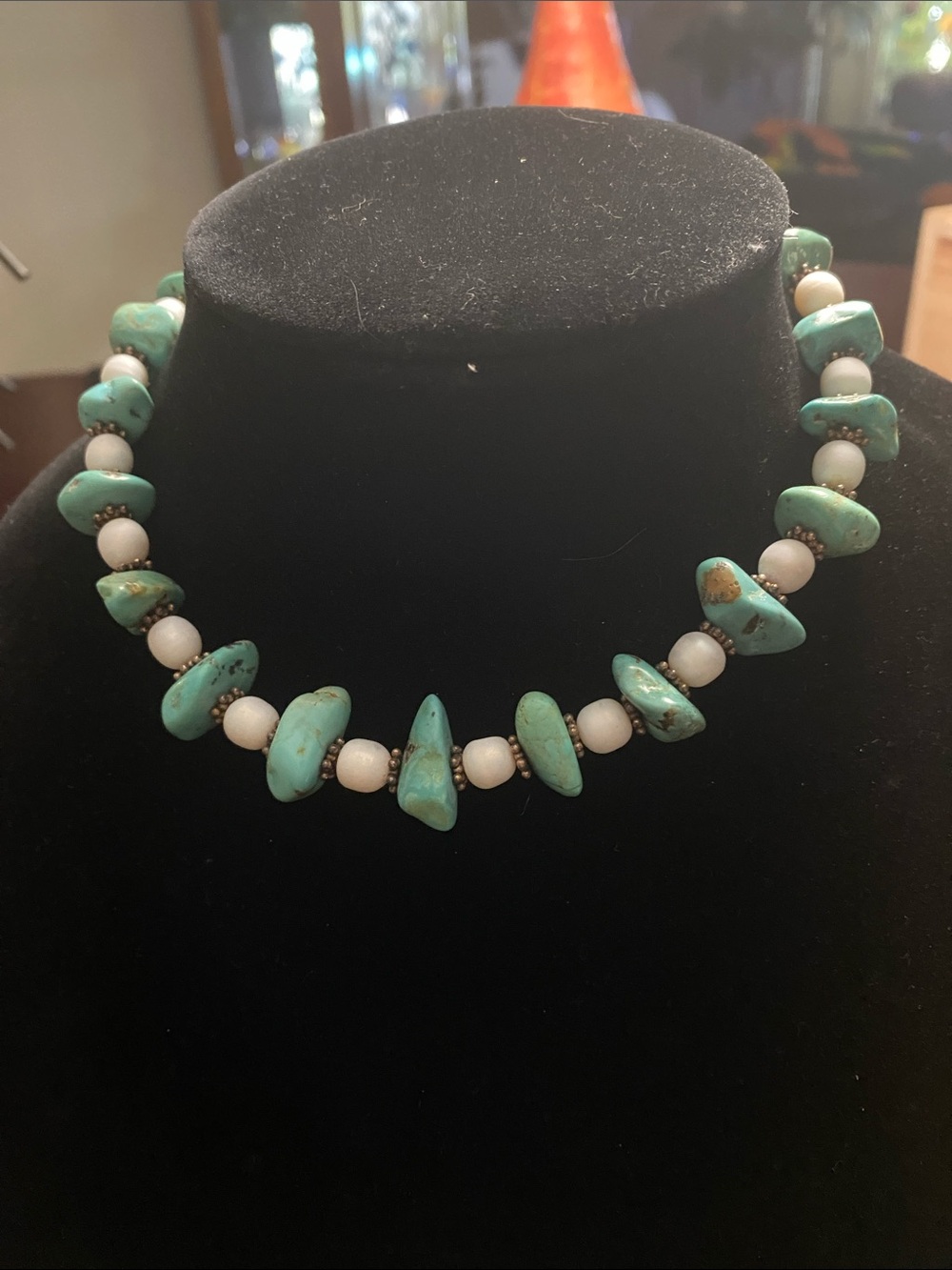 Vintage… 
Turquoise and White Beaded Women’s Necklace
